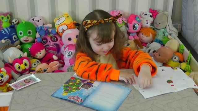 Желейный Медведь Делает Новогодний Шар Желейный Медведь Делает Новогодний Шар
